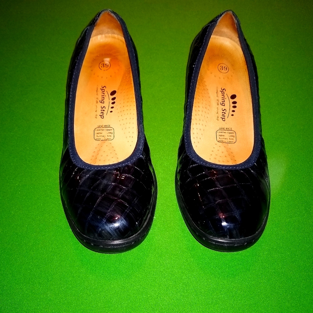 Very comfortable foot wear!